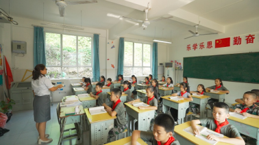 松下电器向天保口岸学校捐赠空调,助力西南边陲教育发展745.png