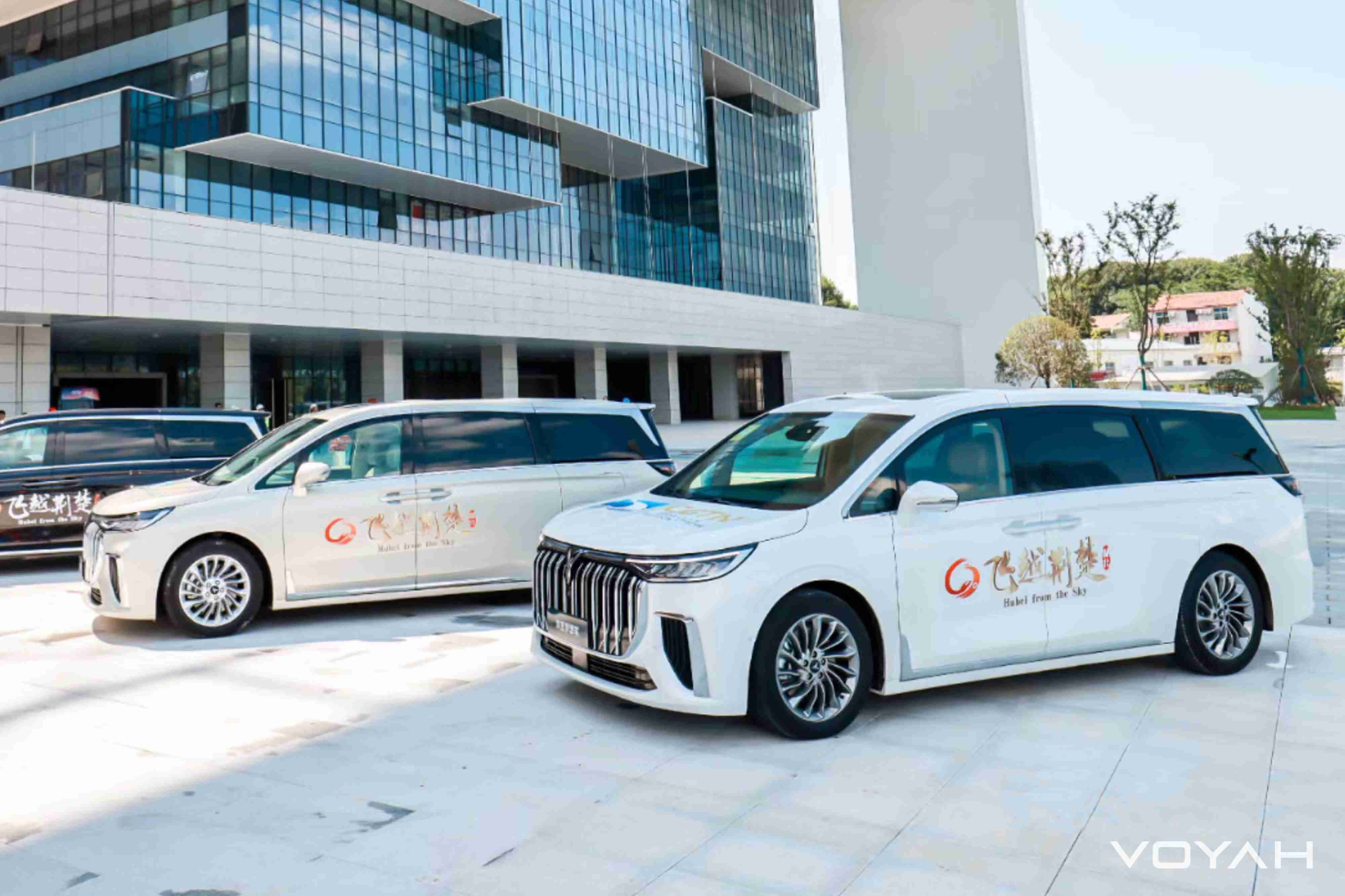 3. 岚图梦想家亮相首飞仪式活动现场.jpg