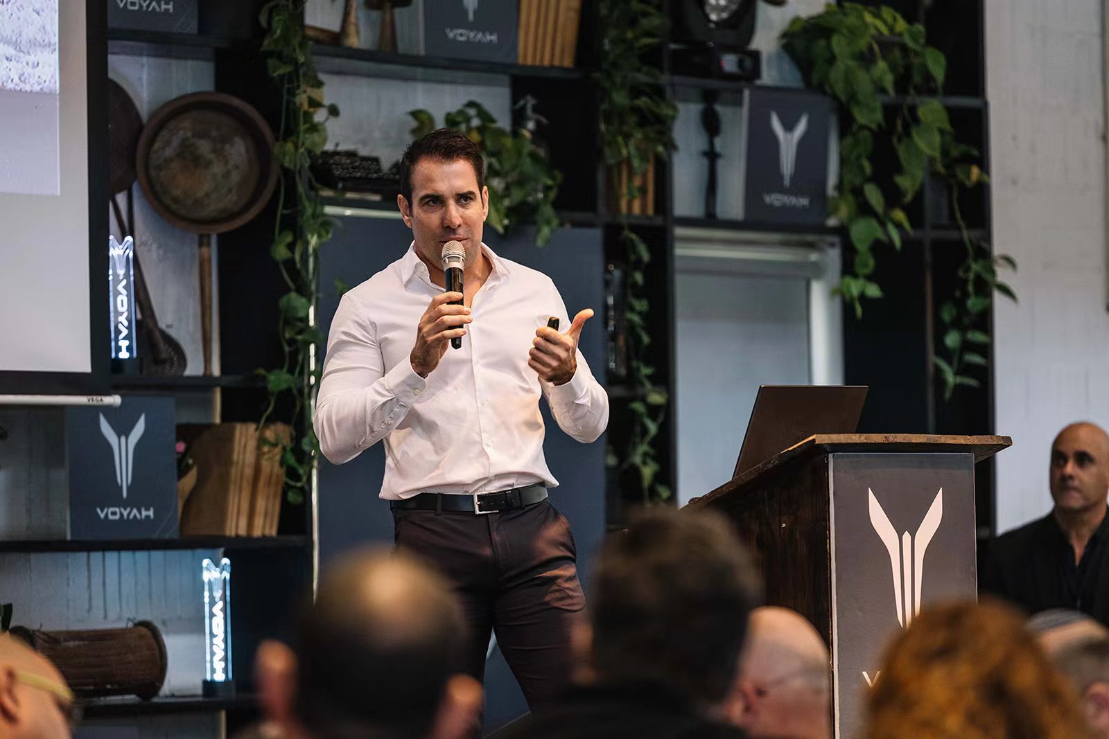 Metro Motor 公司CEO Tomer Komerov 推介品牌.jpeg