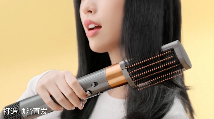 06. 搭配顺滑梳,打造顺滑直发.png