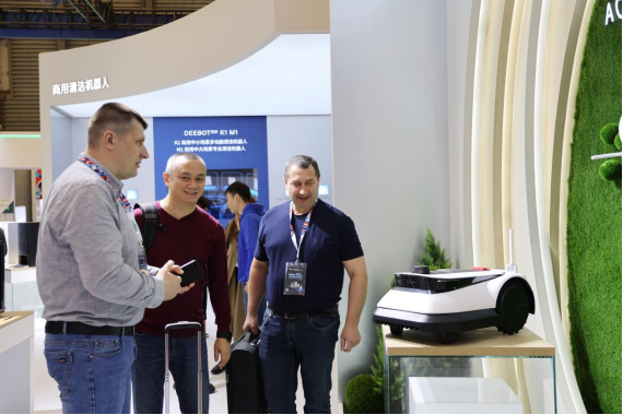 FINAL-【新闻稿】全场景服务机器人亮相AWE 科沃斯展现机器人企业领先实力_0427571.png