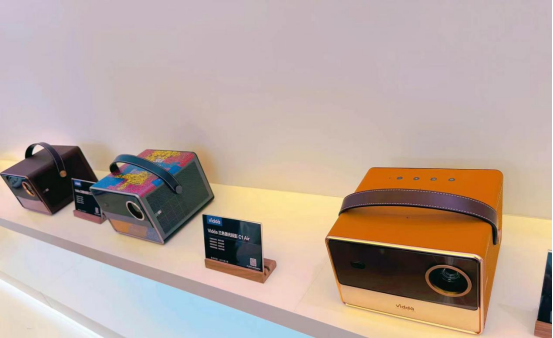 AWE2023探展报告:Vidda展台成露营秀 Vidda C1 Air提前曝光727.png