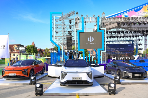 【新闻稿】闪耀青岛国际啤酒节 高合HiPhi Y青岛首批迎交付568.png