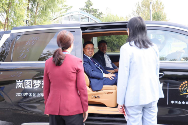 【新闻稿】彰显高端品牌魅力 岚图汽车实力护航2023中国企业家太阳岛年会1229.png