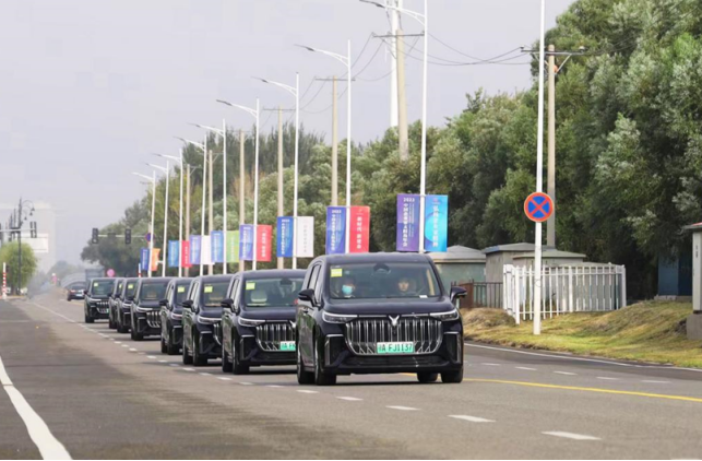 【新闻稿】彰显高端品牌魅力 岚图汽车实力护航2023中国企业家太阳岛年会677.png