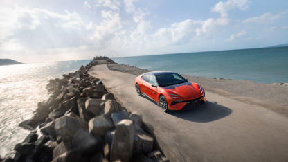 【專題稿】以風(fēng)為衣 優(yōu)雅綻放 路特斯EMEYA繁花開啟“馭風(fēng)”之旅367.png