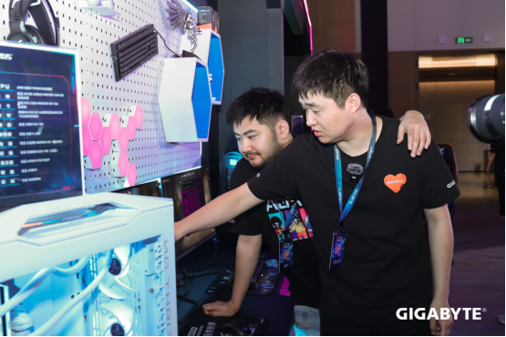 0917-新闻-技嘉2025发布会:“从心出发 我们的主张”,迈向AI新纪元V21228.png