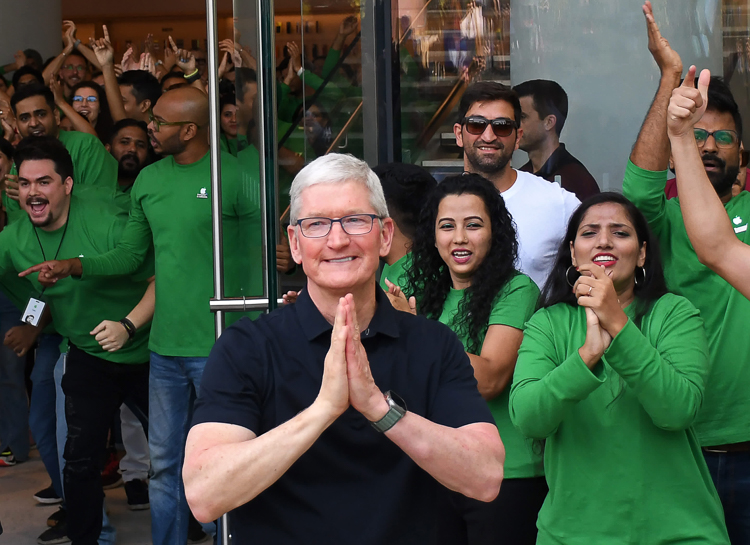 107227404-1681851970726-gettyimages-1251959865-AVaishnav_Apple_store_launched_in_Mumbai_5.jpg