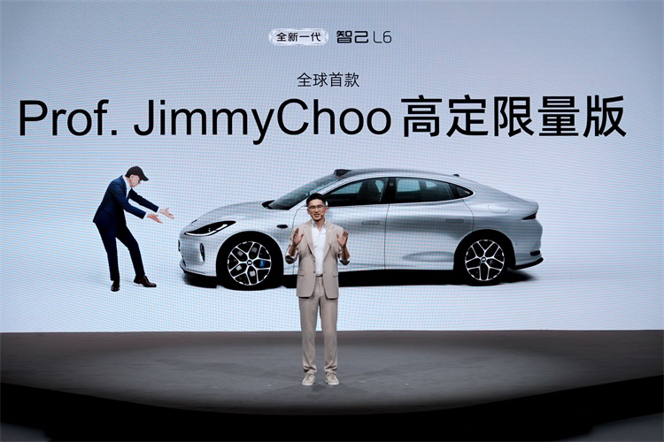 5、全新一代智己L6是全球首款Prof. JimmyChoo联名车.jpg