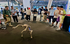 仙工智能 WAIC 首秀亮相,轮式人形与四足机器狗黑科技硬核圈粉