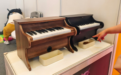 SUNLIN宠物钢琴亮相2025亚宠展,让萌宠秒变“音乐美食家”!