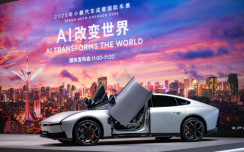 携AI科技全明星阵容亮相成都车展！小鹏汽车展台人气火爆 全新小鹏P7锁定C位