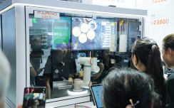 现场做咖啡、拍炫酷视频，工博会法奥机器人展示科技新玩法