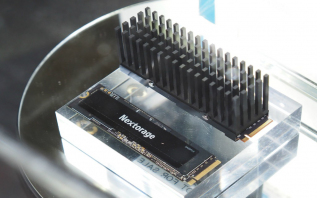 Nextorage PCIe 5.0 SSD演示 顺序读取超10000MB/s