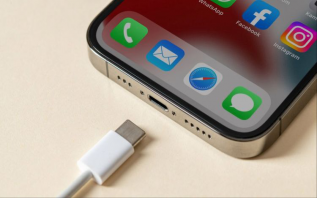 苹果“无端口iPhone”梦碎欧盟，法案强制要求保留USB-C接口