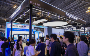 魔法原子首秀MagicBot Z1机器人：最高50自由度惊艳WAIC2025
