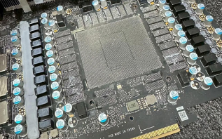 网友在亚马逊买显卡惨遭掉包，GPU、显存芯片全被拆，RTX 5090变空壳