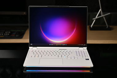 机械革命耀世16Ultra评测：长江存储PC411固态硬盘加持下的性能魔兽