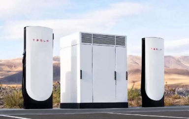 最高功率500kW！特斯拉首个V4超充桩投入运营