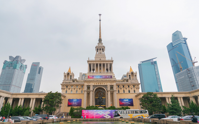 AI智能赋能科技魅力 上海科博会精彩纷呈
