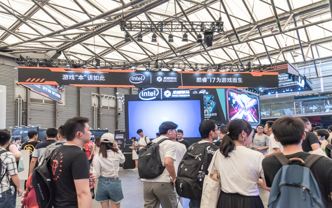 ChinaJoy2019 | 游戏运动两相宜 机械革命燃爆英特尔主题馆