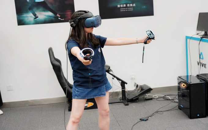 沉浸在最真实的虚拟世界：HTC Vive Cosmos现场体验