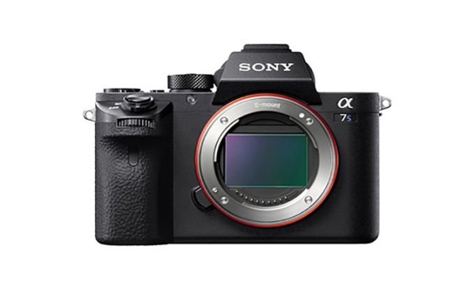 疑似索尼α7sIII原型机已开始测试 支持4K120帧配置散热孔