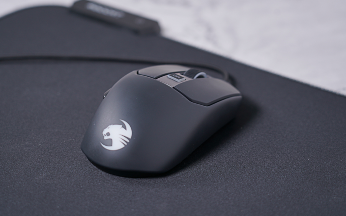 灯光加持,干活不累:冰豹卡宴120电竞游戏鼠标+Sense AIMO鼠标垫评测