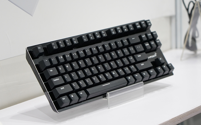 CEI2019 | 长岛宇恒科技展示多种多样的高端专用键盘