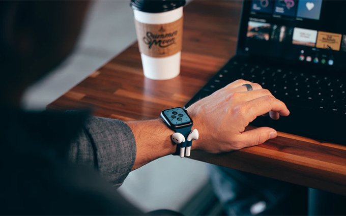 担心AirPods变AirPod？试下这款略显“奇葩”的Apple Watch表带吧