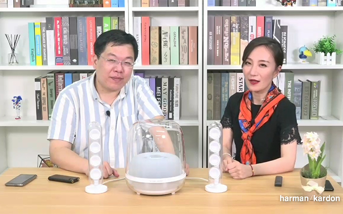 全新升级哈曼卡顿SoundSticks 4音箱：梦幻水晶造型 震撼音乐体验