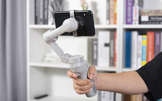 DJI OM4测评:磁吸快拆设计,动态变焦加持,这就是最好用的手机云台