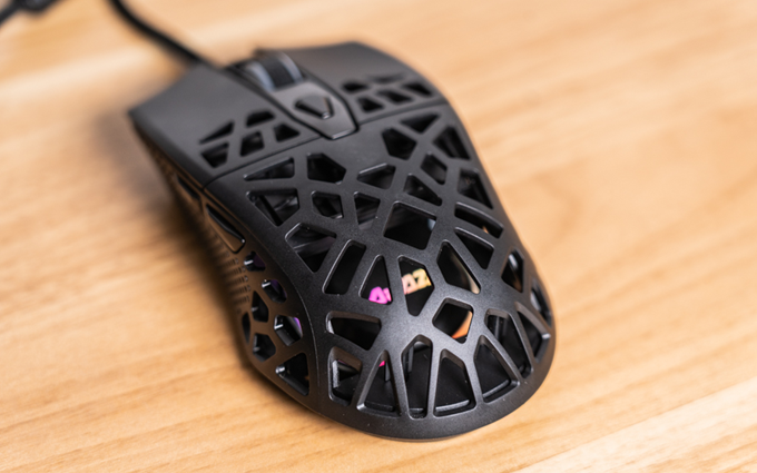 轻盈的电竞神器:黑爵AJ339游戏宏鼠标体验