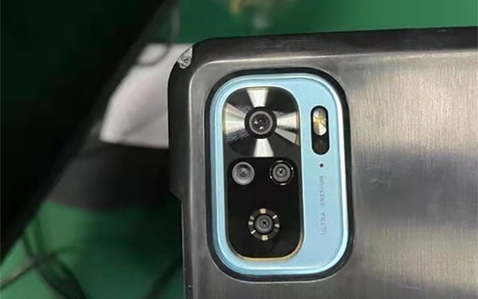 Redmi K40 真机外观图遭曝光，居中挖孔屏+矩阵摄像模组