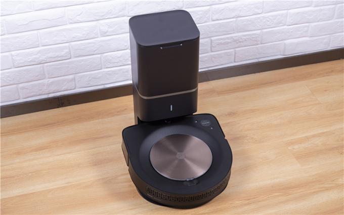 祝贺iRobot Roomba s9+在热点科技2020五星奖盛典中荣获：年度杰出性能奖