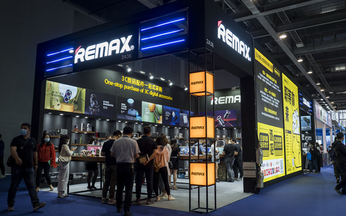 IEAE2021丨REMAX携旗下全系列产品亮相展会现场 展现潮玩生活新主张