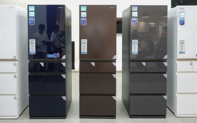 松下发布智能系列冰箱新品 AI加持可进行语音互动