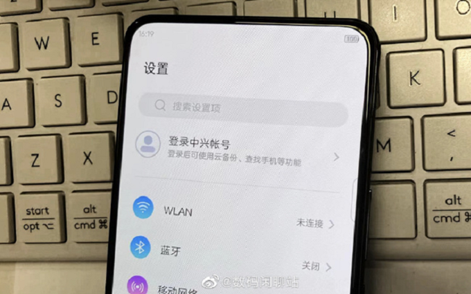 中兴 Axon30 屏下摄像头真机曝光，120Hz高刷直屏，不见前摄