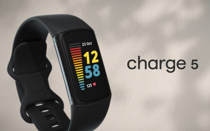 曾是第一家的可穿戴设备厂商，Fitbit Charge 5 手环曝光，可检测心电图