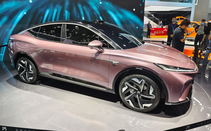 2021成都车展丨R汽车ES33量产版亮相，定位中大型纯电动轿跑SUV