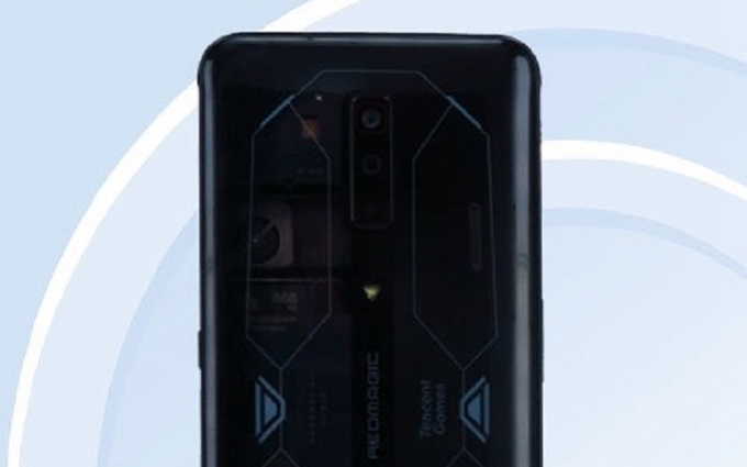红魔6S Pro入网证件照曝光，骁龙888+处理器，透明后盖机身