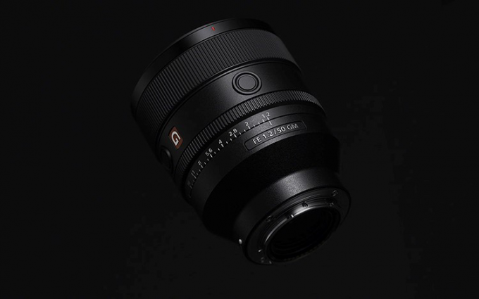 祝贺索尼FE50mm F1.2GM定焦镜头在五星奖颁奖盛典中荣获：年度优秀产品奖