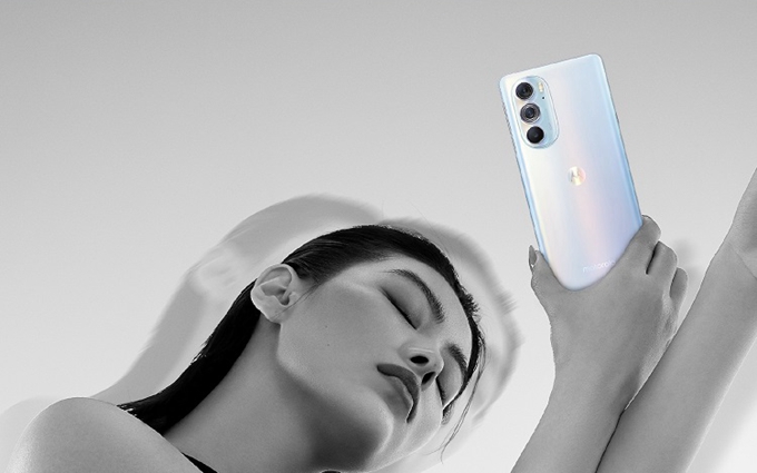 摩托罗拉moto edge X30真机图曝光，首款发布的1代骁龙8旗舰手机