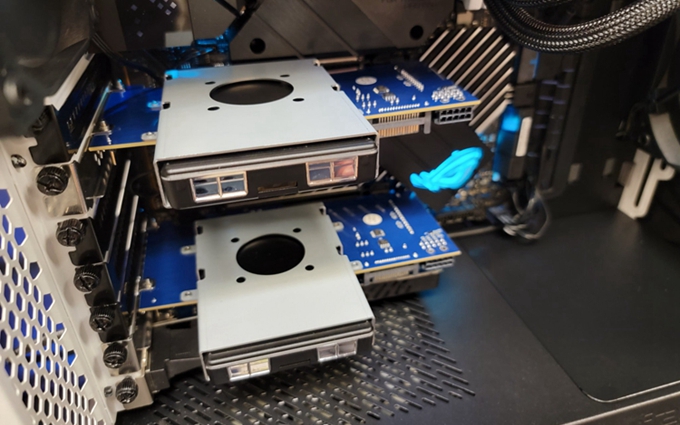 英特尔展示PCIe 5.0 SSD：实际速度达13.7GB/s