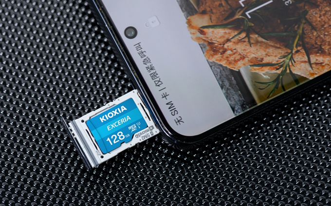 手机内存不够用，高性价比扩容之选铠侠极至瞬速microSD卡   
