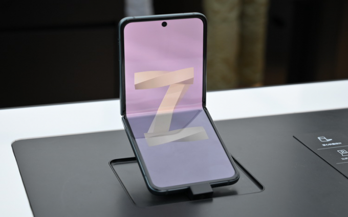 三星Galaxy Z Flip4规格初步曝光 增大电池容量提升续航表现