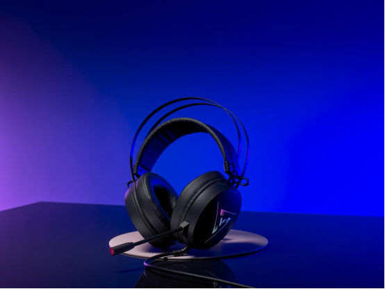电光闪烁，雷柏VH350虚拟7.1声道游戏耳机视频