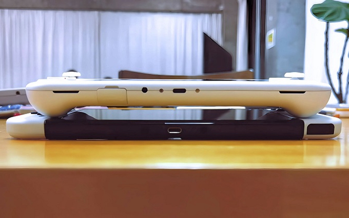 国产AYANEO超轻薄OLED掌机真机曝光，主打轻薄，重量小于485g