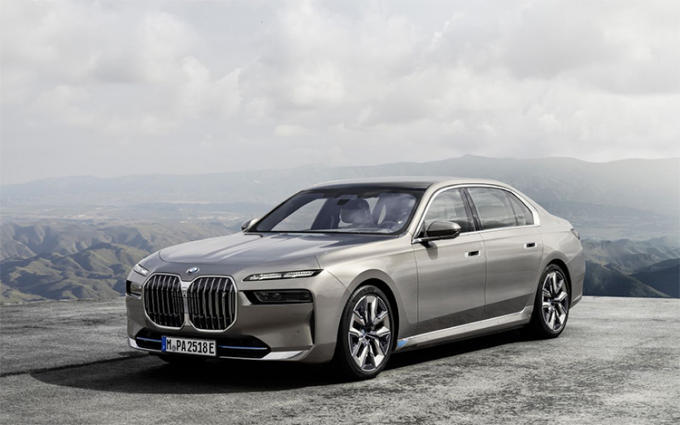 全新BMW 7系及i7全球首发：宝马旗舰迈入纯电动时代 续航超600km