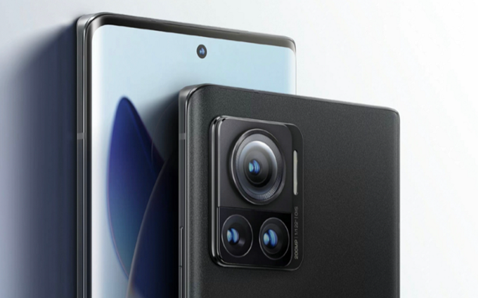 摩托罗拉moto X30 Pro真机曝光，后摄三角模组，2亿像素主摄镜头超大